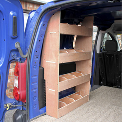 Monstershop / Bedrijfswageninrichting hout met vakken 3