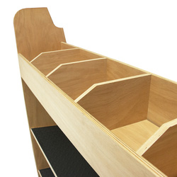 Monstershop / Bedrijfswageninrichting hout met vakken en planken 5