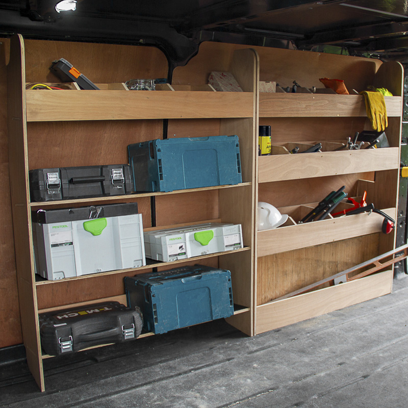 Monstershop / Bedrijfswageninrichting hout met vakken en planken