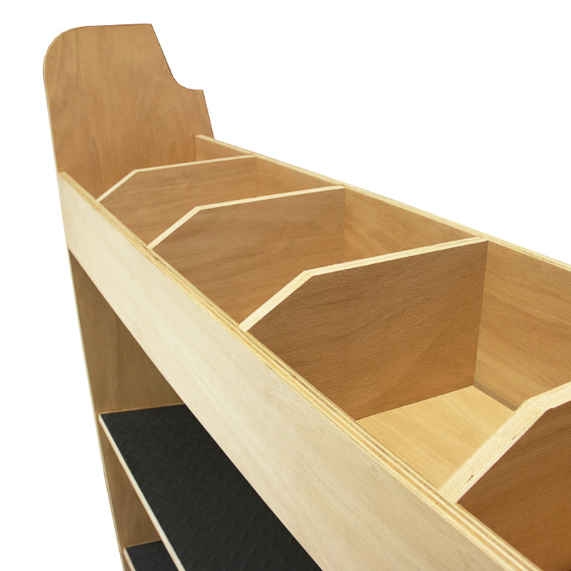 Monstershop / Bedrijfswageninrichting hout met vakken en planken