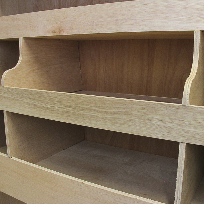 MonsterShop / Bedrijfswageninrichting hout met vakken